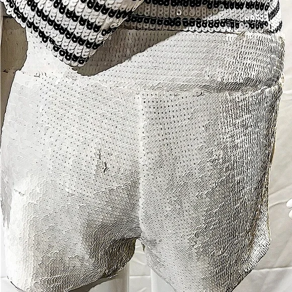GUESS Solid White Sequin Short Shorts Size: Small - Picture 2 of 9